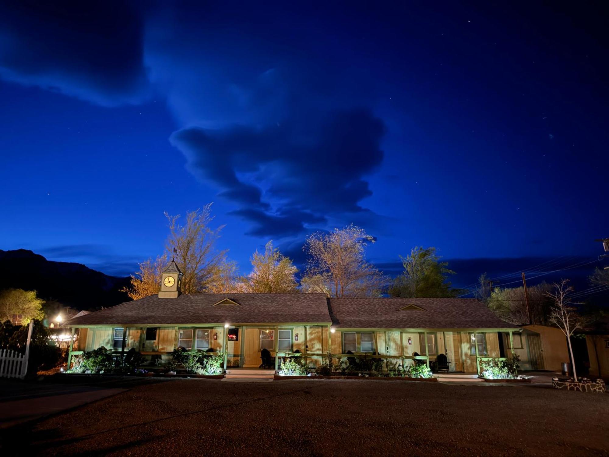 אינדפנדנס Eastern Sierra Motor Lodge מראה חיצוני תמונה